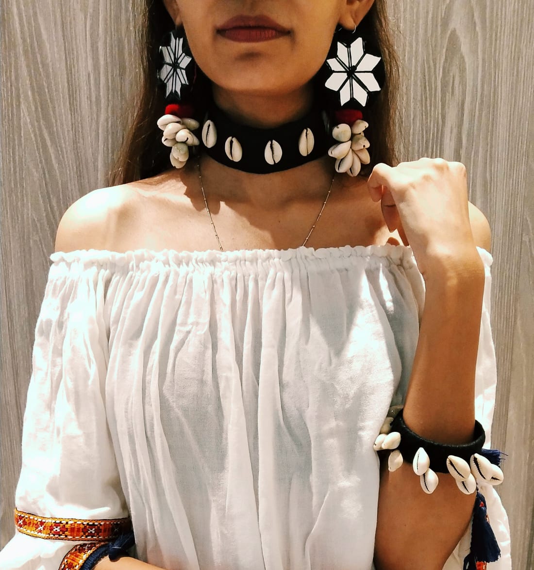 Darpan Shell Earrings